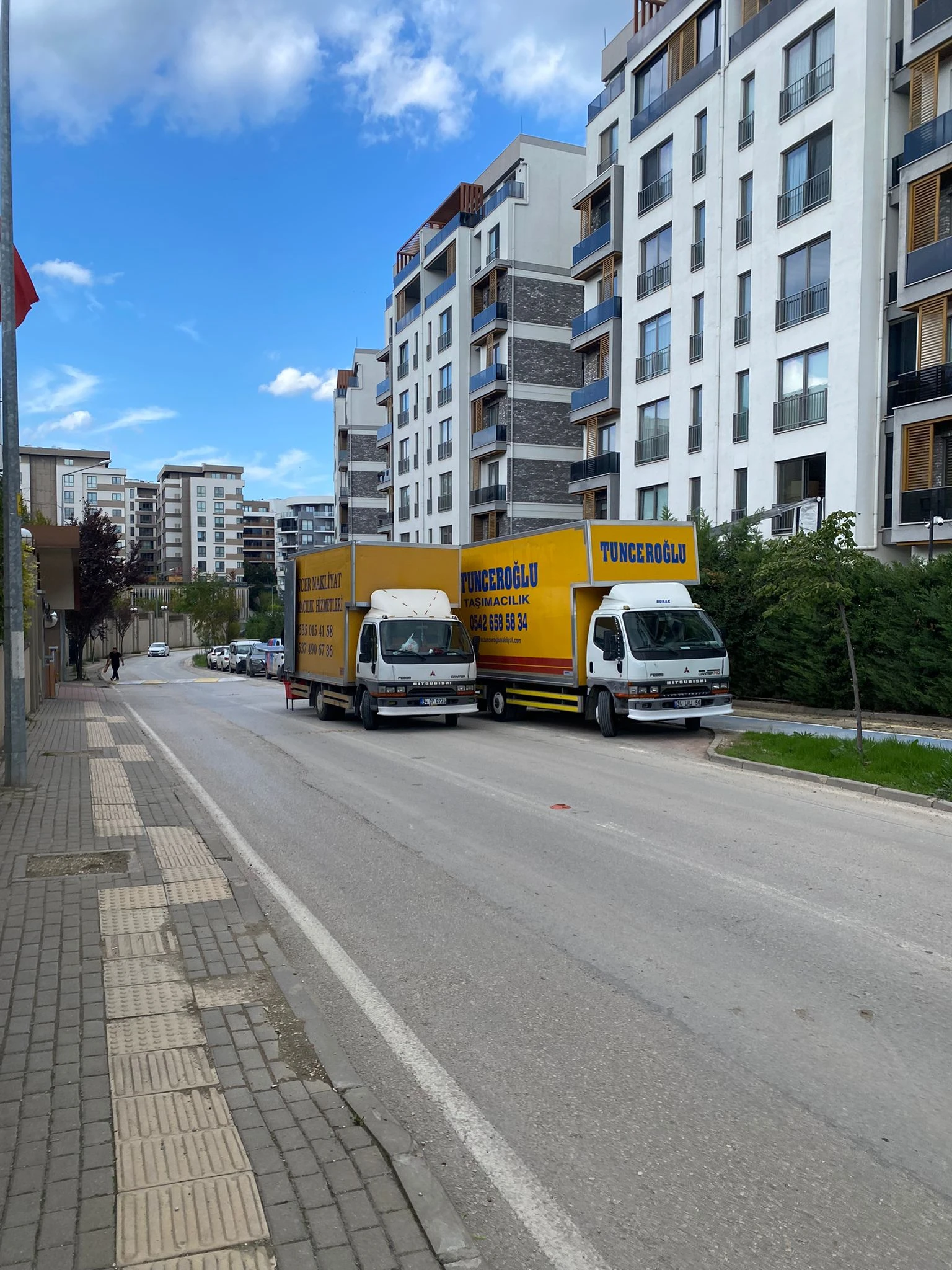 Tunceroğlu Nakliyat araç filosu - Modern nakliyat kamyonları