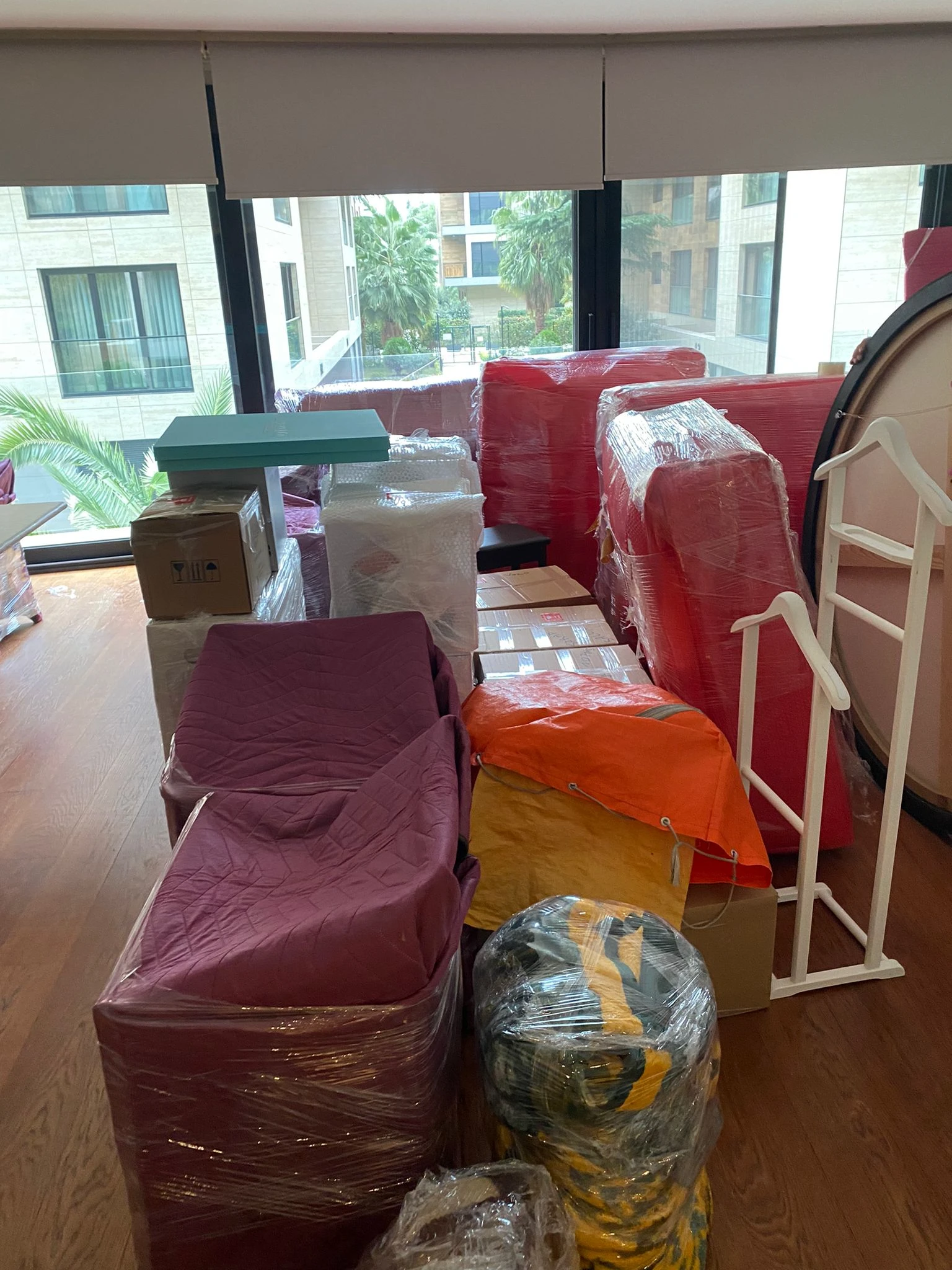 Güvenilir nakliyat hizmeti ile paketlenmiş ev eşyaları